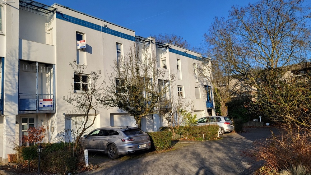 RMH mit Garage, 2 Balkonen, Garten und Terrasse - Reihenmittelhaus Wiesbaden Klarenthal | Angebot:26348335